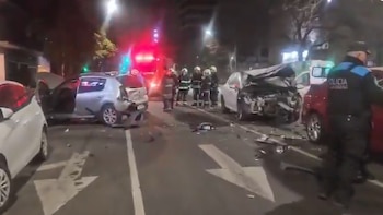 Un accidente múltiple en el barrio Belgrano involucró a 3 autos y dejó 4 heridos: “Estábamos parados en el semáforo y nos chocó de atrás”