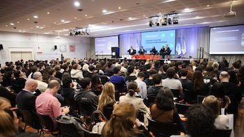 La UBA reunió a intendentes y especialistas para debatir el futuro de las ciudades y la inteligencia artificial