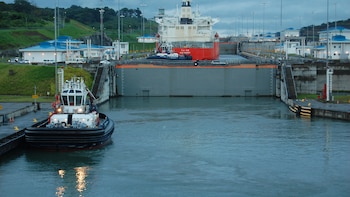 El Canal de Panamá anticipa otra crisis hídrica: proyecta volver al calado mínimo de 44 pies para los megabuques en el verano de 2027