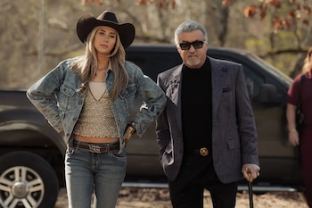 El personaje de Scarlet Stallone en Tulsa King es la de una cuidadora de caballos.