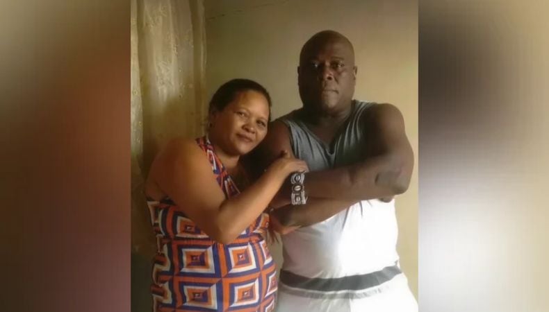 Los agentes del régimen exigen la recepción de documentos desde el extranjero para tramitar la salida del matrimonio sin fijar fecha ni país de destino.(Cortesía: Redes sociales)