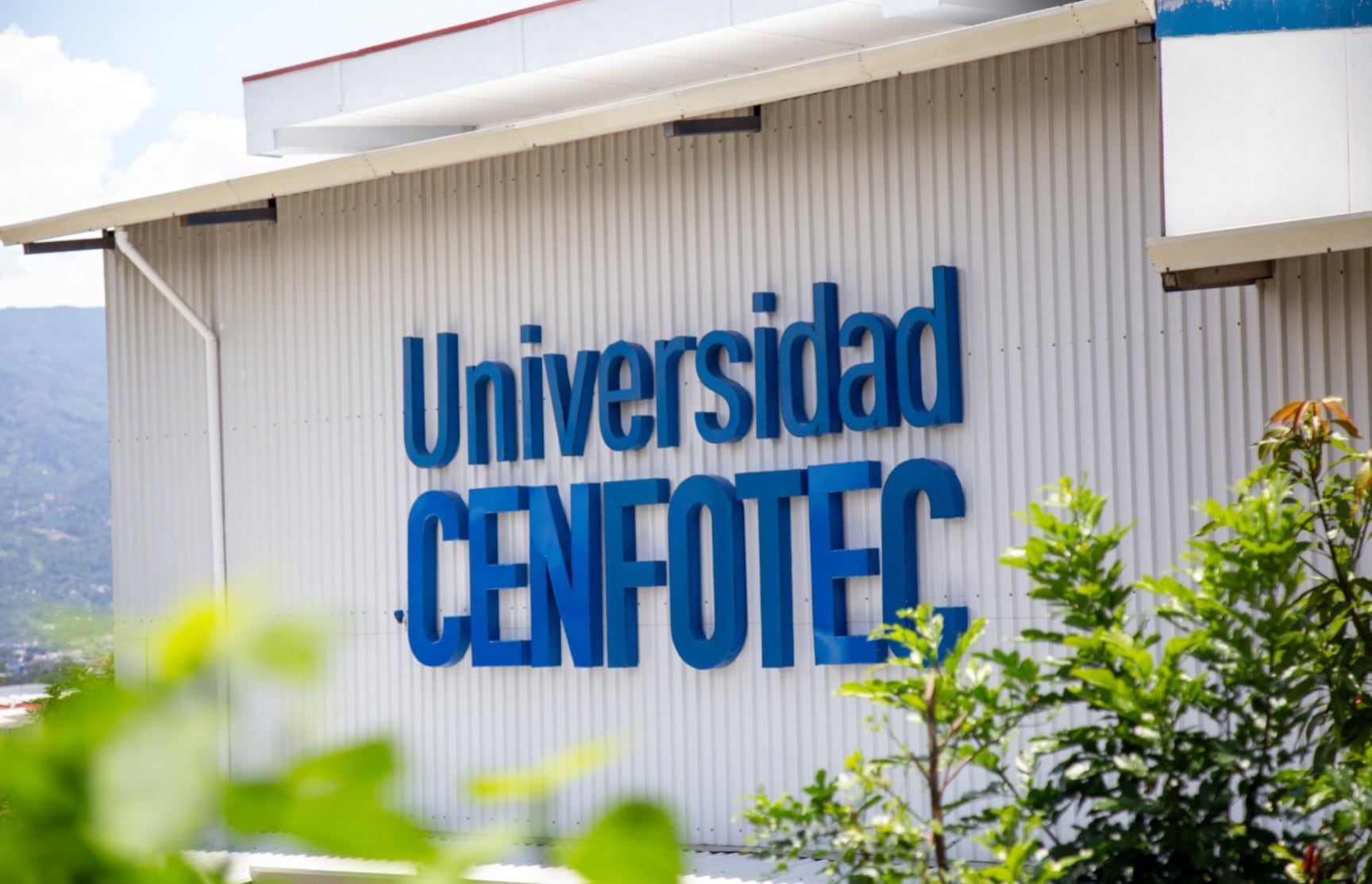 La Universidad CENFOTEC anunció la apertura de su programa de Becas de Excelencia del 100% para estudiantes costarricenses. Crédito: CENFOTEC