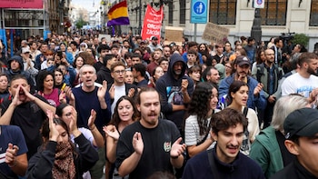 La acampada de Sol se concentra frente al Congreso para presionar en la votación de los dos decretos de vivienda: “Son medidas que salen de la calle, no se pueden tumbar”