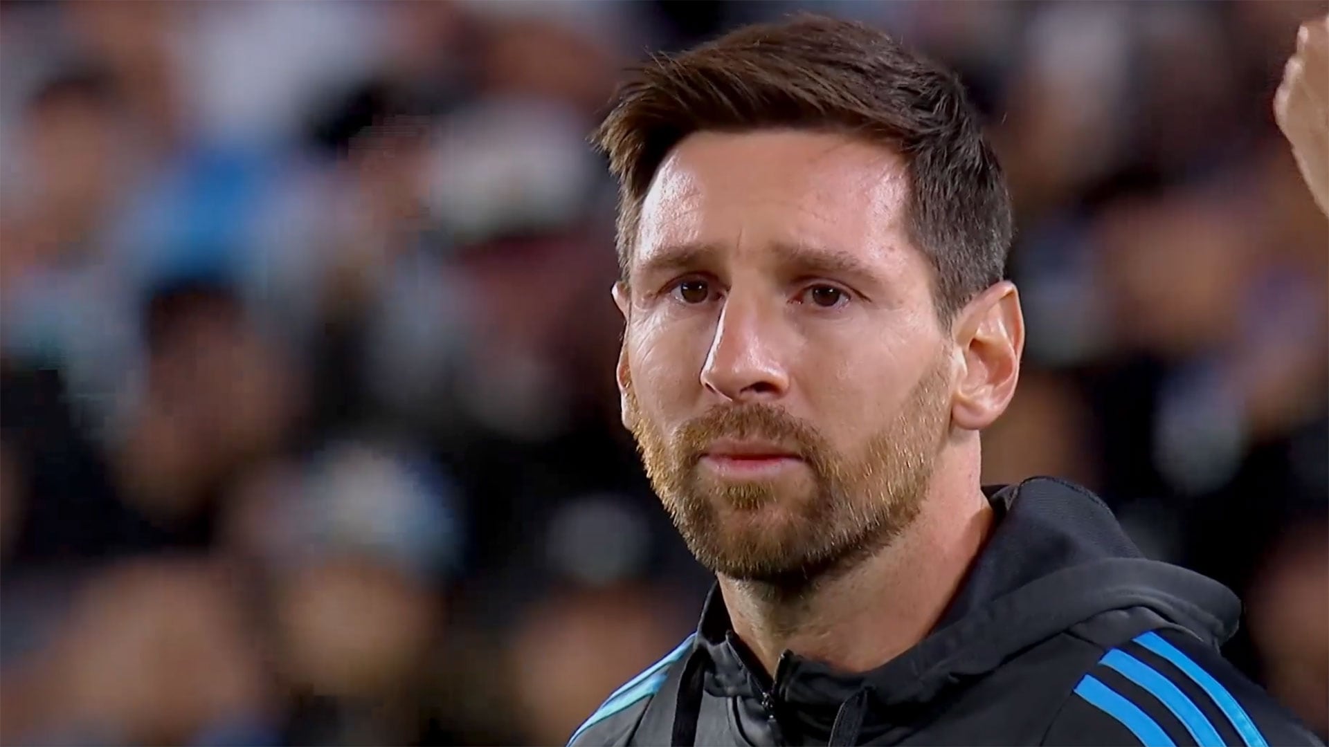 La palabra “familia” en la carta manuscrita de Messi presentó microtemblores y una presión menor, un rasgo que el grafólogo vinculó con vulnerabilidad emocional