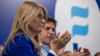 Kicillof reunió a intendentes propios y dijo estar dispuesto a competir internamente contra el kirchnerismo