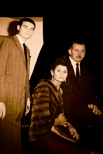 Gino Bogani y sus padres,