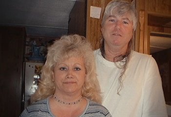 Frances fue la quinta esposa de Thomas. La operaron del corazón, la cirugía fue un éxito y murió horas después sin que nadie pudiera explicar por qué. Su esposo disputo la cremación inmediata. Foto: Netflix