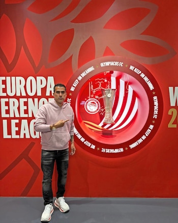 Nery Castillo inició el camino en Olympiacos en el 2000 con 16 años y se convirtió en el mayor referente mexicano del club griego. (X/ @oympiacosfc)