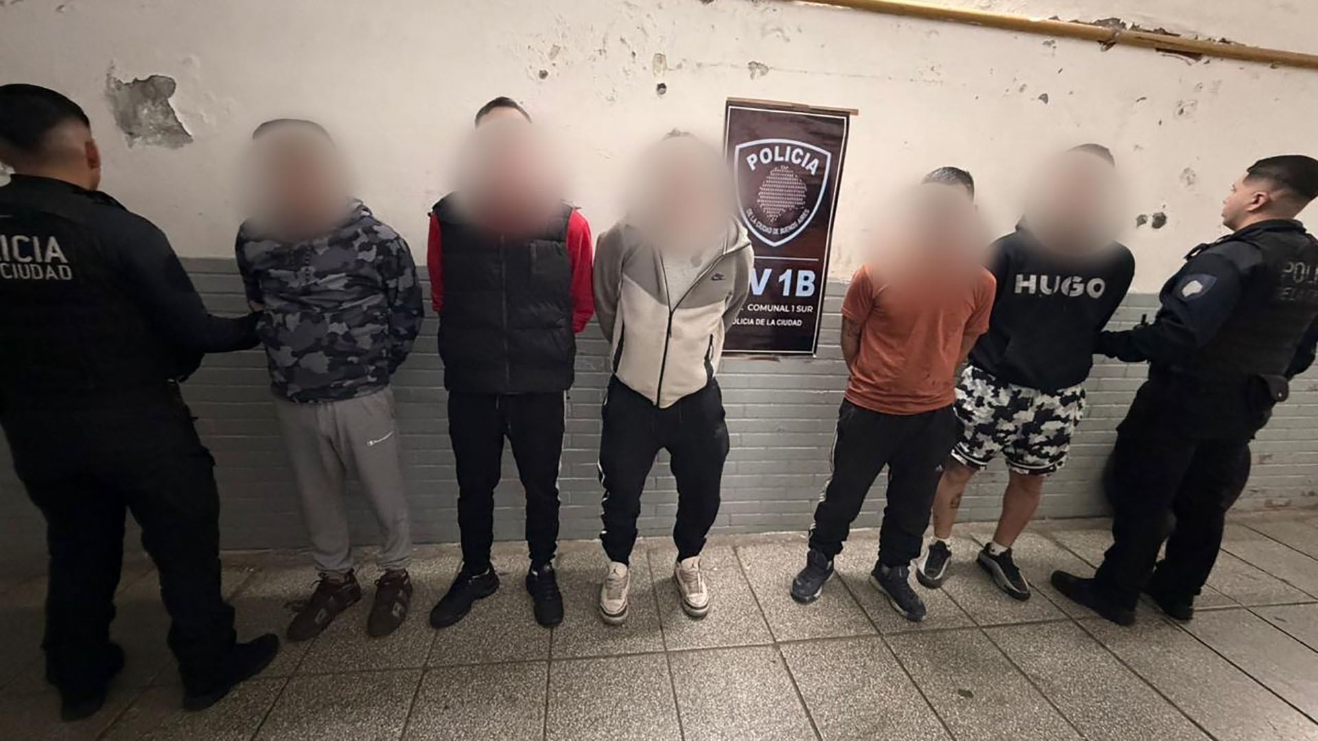 Los cinco detenidos.
