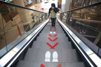 Centros comerciales, galerías comerciales, tiendas