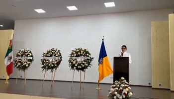 Realizan homenaje a tres policías
