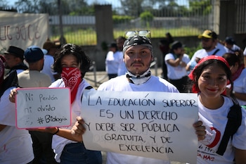 Marcha de la UES por la masacre del 30 de julio de 1975
