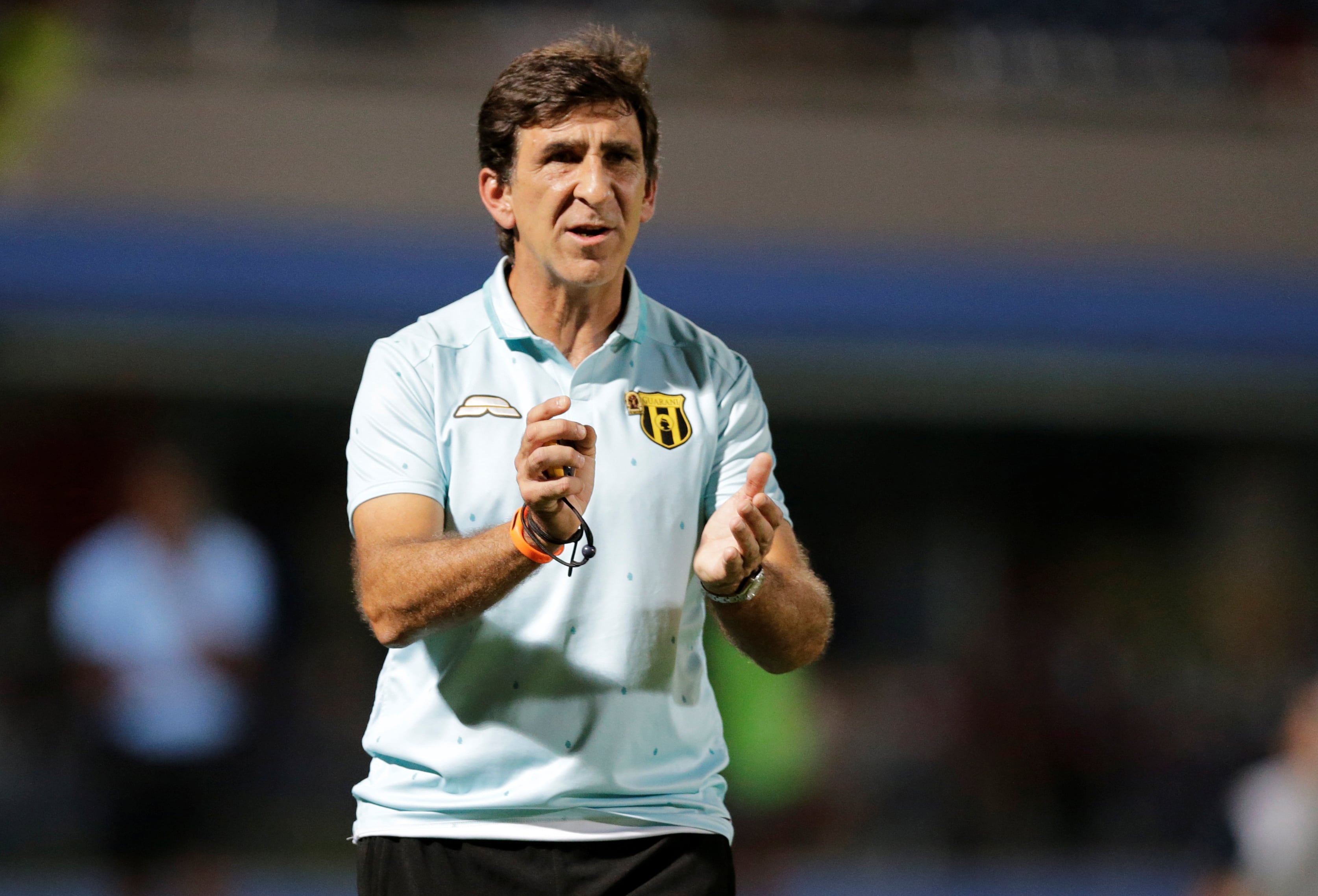 Costas abrió su camino como entrenador en el exterior a cargo de Guaraní (REUTERS/Jorge Adorno)