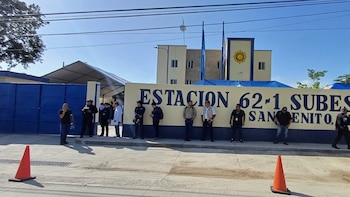 El presidente Bernardo Arévalo inaugura la primera sede policial en el departamento de Petén