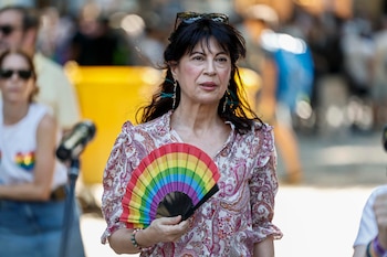 La ministra de Igualdad, Ana Redondo, durante la manifestación del Orgullo 2026. (EFE/Sergio Pérez)