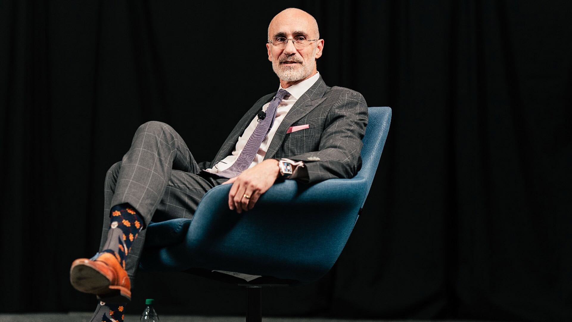 Arthur Brooks dirige el Laboratorio de Liderazgo y Felicidad en Harvard, donde estudia el impacto del altruismo en la vida cotidiana (Arthur C. Brooks Instagram)