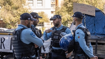 Las cargas policiales contra la acampada por la vivienda en Lisboa dejan 27 heridos