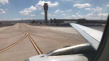 Un controlador aéreo evitó un incidente entre dos aviones con el mismo número de vuelo en Phoenix