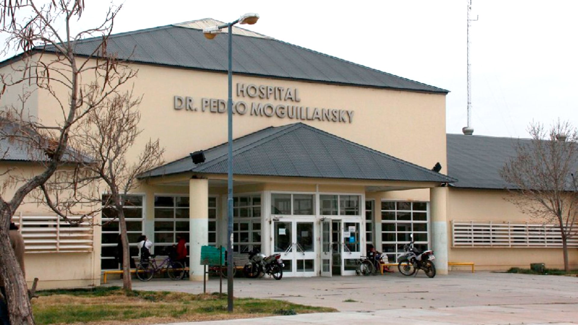 El personal del SIARME trasladó al trabajador bajo código rojo hacia el hospital Pedro Moguillansky