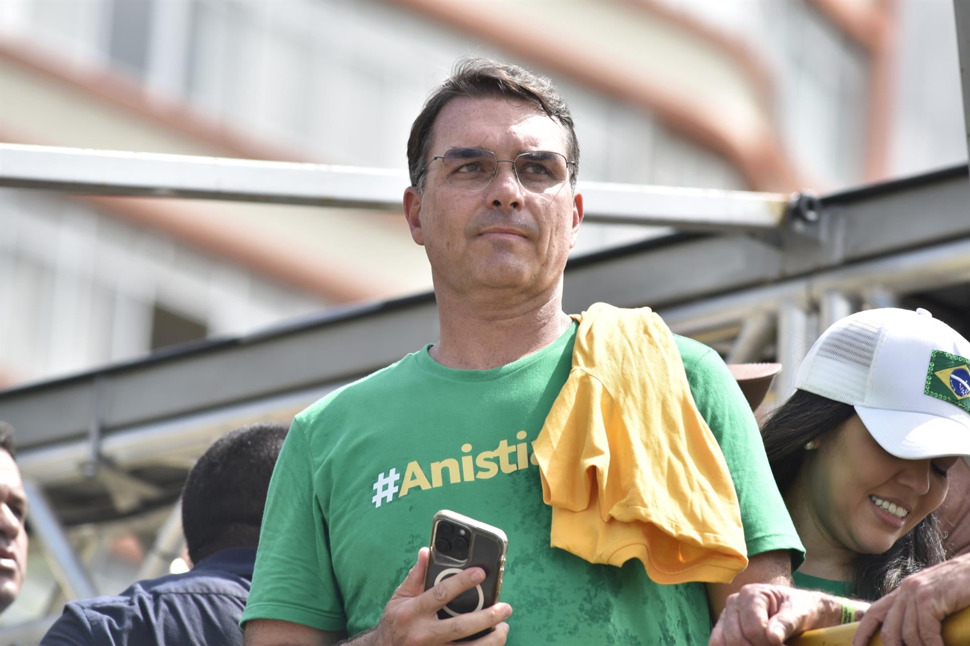 Flávio Bolsonaro, hijo del expresidente brasileño Jair Bolsonaro, será candidato para las elecciones de 2026