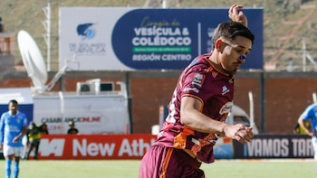 Carlos Pimienta conduciendo el balón en Unión Tarma. - Crédito: Liga Profesional de Fútbol