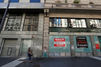 Entre marzo y abril, hubo menos locales vacíos en la ciudad ciudad de Buenos Aires. REUTERS/Agustin Marcarian
