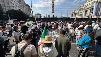 Manifestante señala que hay gente