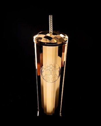 Nuevo vaso dorado de Starbucks