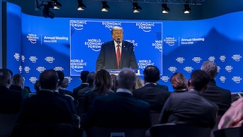 Trump presume en Davos de