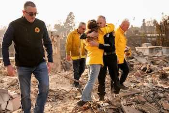 La Agencia Federal para el Manejo de Emergencias liberó 11 millones de dólares para garantizar la atención a los sobrevivientes de los incendios en Los Ángeles (REUTERS/David Ryder)