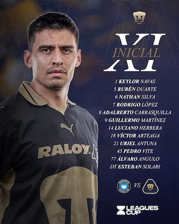 Un futbolista con camiseta negra y dorada, junto a la lista del once inicial, logos de Pumas, Charlotte FC y Leagues Cup