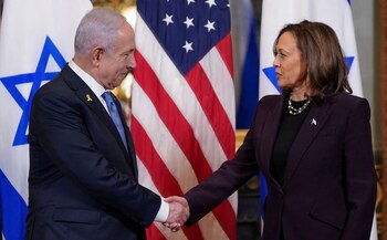 La vicepresidenta de Estados Unidos, Kamala Harris, se reúne con el primer ministro israelí, Benjamin Netanyahu. REUTERS/Nathan Howard