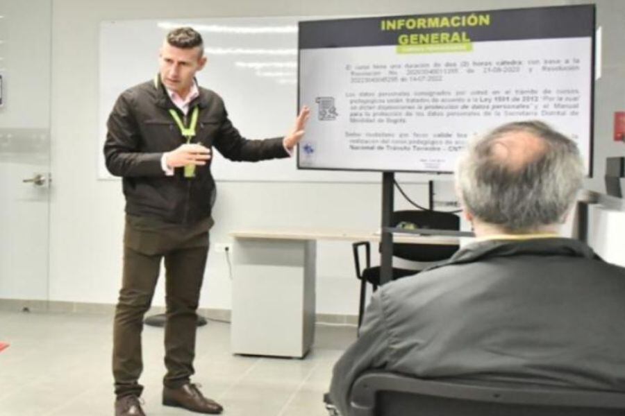 Para comparendos notificados en vía, el descuento del 50% aplica si el pago y el curso se realizan dentro de los primeros cinco días hábiles - crédito Secretaría de Movilidad