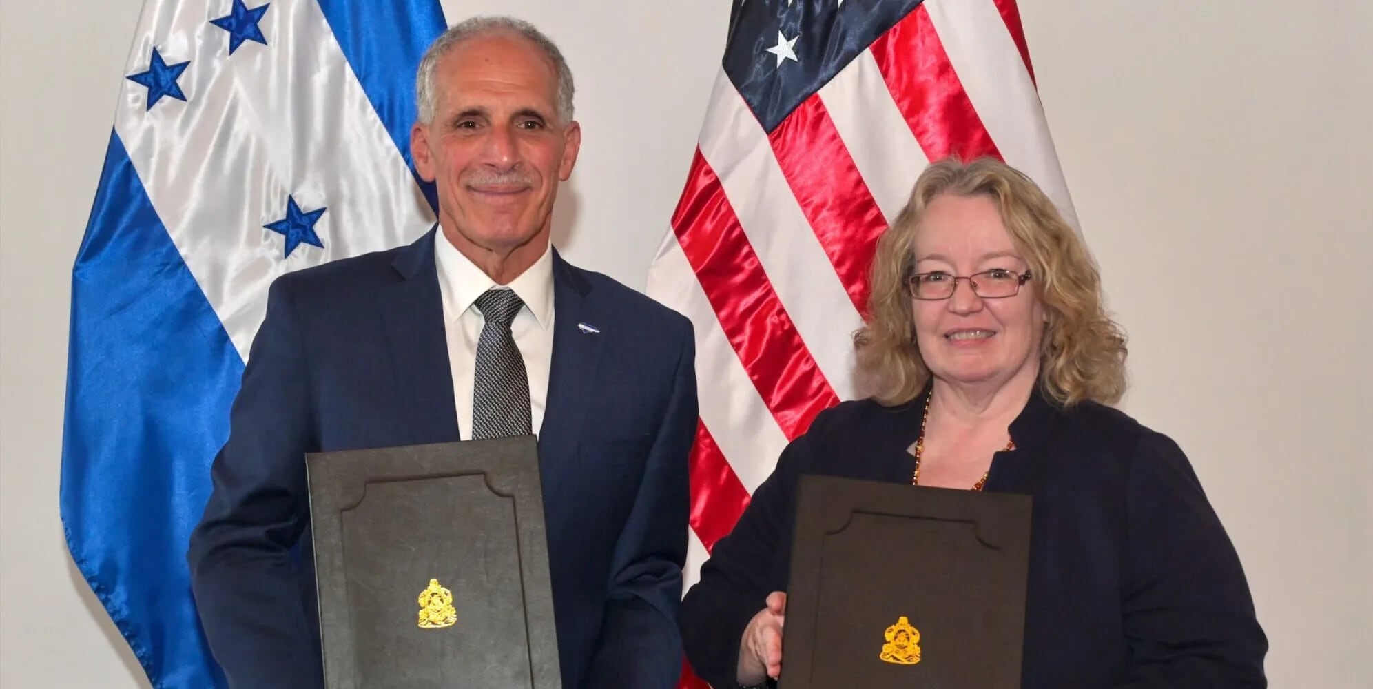 Colleen Hoey agradeció el respaldo de las autoridades hondureñas y reafirmó el compromiso de fortalecer la cooperación entre ambos países. La celebración reunió a representantes de los tres poderes del Estado, cuerpo diplomático, organismos internacionales y autoridades municipales. (Foto: Archivo / Cortesía)
