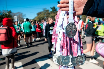 Al cruzar la meta, cada