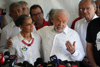 Lula da Silva junto a