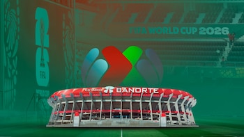 A más de dos semanas de la Copa del Mundo, los asistentes al Cruz Azul vs Puebla encontraron logotipos y elementos mundialistas que aún permanecen dentro del estadio. (Ilustración: Jovani Pérez)