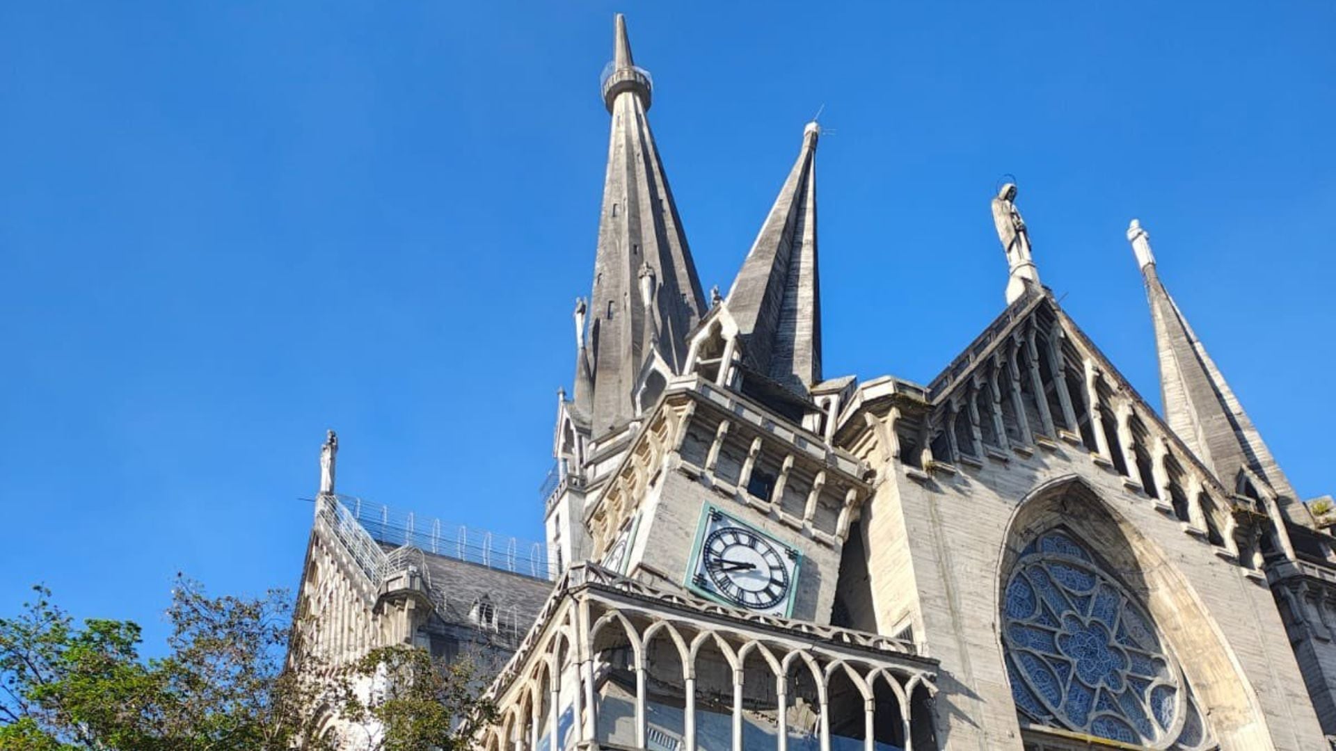 Ni la Catedral de Manizales se salvó del fuerte terremoto en Colombia: un sacerdote se aferró a una columna para resguardarse