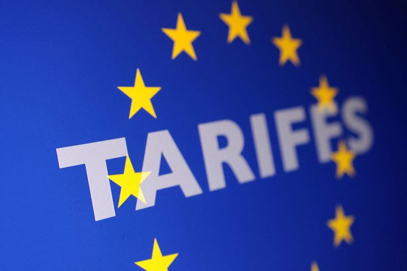 Ilustración fotográfica con la bandera de la Unión Europea junto a la palabra