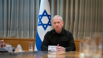El exministro Yoav Gallant afirma que Hamás avisó al Shin Bet antes de los ataques del 7 de octubre de 2023