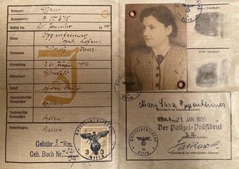 Una de las visas entregadas