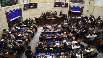 Gobierno Petro firmó el aumento del salario de los congresistas: ahora los parlamentarios en Colombia ganan casi $50 millones al mes