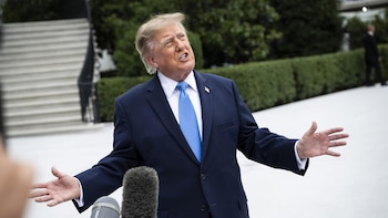 Trump confirma que había una "amenaza" que motivó la retirada de los bombarderos B-1 de Reino Unido