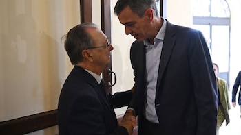 El Gobierno de Sánchez y el Ejecutivo de Vivas se pelean por quién debe pagar los 80 euros que cuesta el informe forense para identificar que un migrante es menor