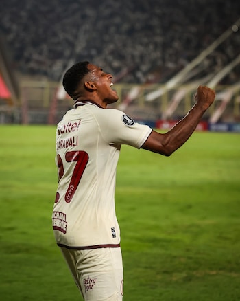 José Carabalí se reinvindicó con un gol tras su penal ante Nacional. - créditos: Universitario