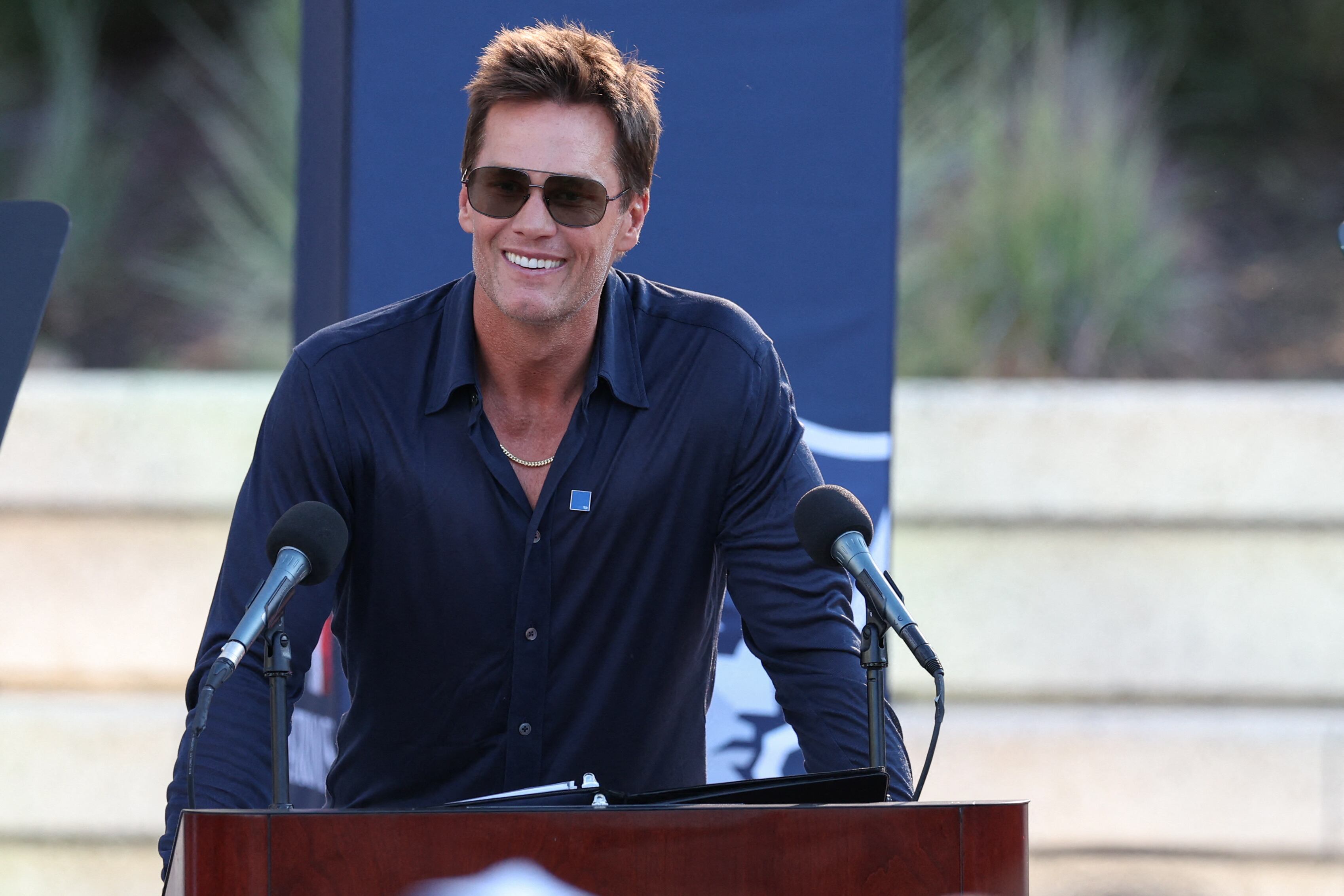 Tom Brady redefinió su vida tras el retiro de la NFL con una rutina más flexible enfocada en la salud, el bienestar y la familia (Mandatory Credit: Paul Rutherford-Imagn Images)