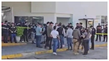 Tras detonar la bomba se fue con el dinero y hasta el momento no ha sido detenida, no se contabilizó el monto robado Foto: Ratas de Guadalajara