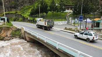 Alcaldes de Lima Este alertan posible colapso de la Carretera Central por erosión del río Rímac ante el Fenómeno El Niño