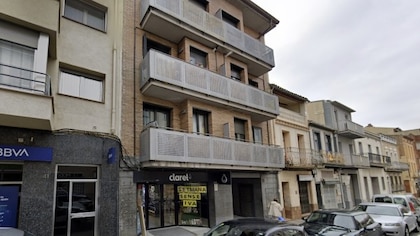 Viviendas por un euro en un pueblo de Barcelona: salen a subasta ocho pisos y un local