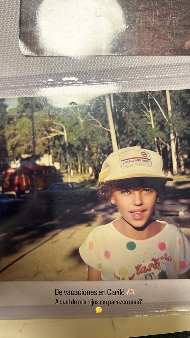 La modelo compartió una tierna imagen de su infancia, tomada durante unas vacaciones en Cariló, mostrando su encanto desde pequeña (Instagram)
